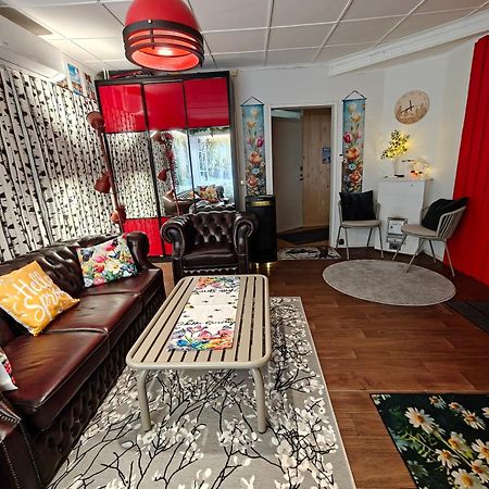 Relax & Recharge - A Unique Suite With A Touch Of Luxury - Hot Tub And Sauna Inspired Decor #Not A Real Sauna# Easy City Access - Direct Train 15 Min To City Helsinki Luaran gambar