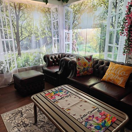 Relax & Recharge - A Unique Suite With A Touch Of Luxury - Hot Tub And Sauna Inspired Decor #Not A Real Sauna# Easy City Access - Direct Train 15 Min To City Helsinki Luaran gambar