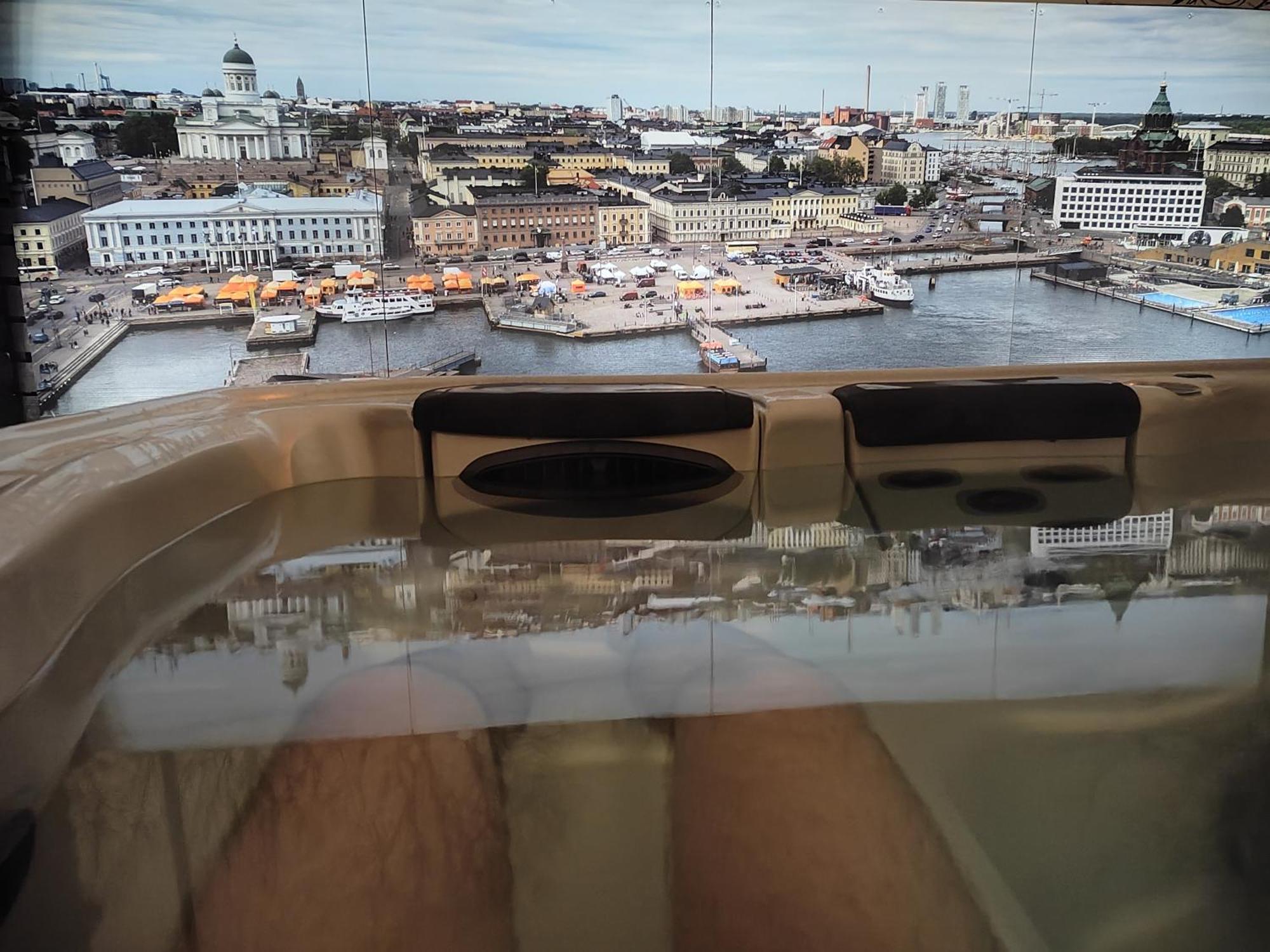 Relax & Recharge - A Unique Suite With A Touch Of Luxury - Hot Tub And Sauna Inspired Decor #Not A Real Sauna# Easy City Access - Direct Train 15 Min To City Helsinki Luaran gambar