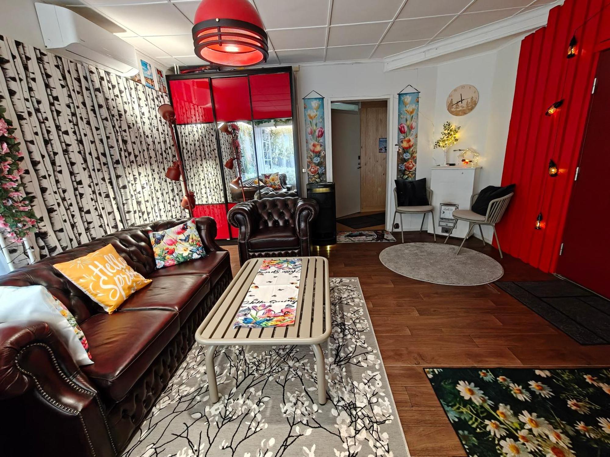 Relax & Recharge - A Unique Suite With A Touch Of Luxury - Hot Tub And Sauna Inspired Decor #Not A Real Sauna# Easy City Access - Direct Train 15 Min To City Helsinki Luaran gambar